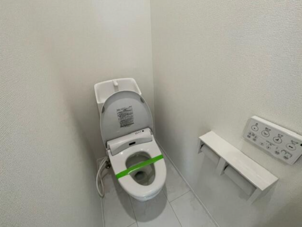 神戸市垂水区乙木、新築一戸建てのトイレ画像です