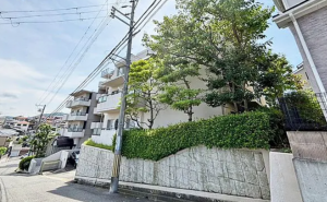 神戸市垂水区美山台、マンションの外観画像です