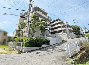 神戸市垂水区美山台、マンションの外観画像です