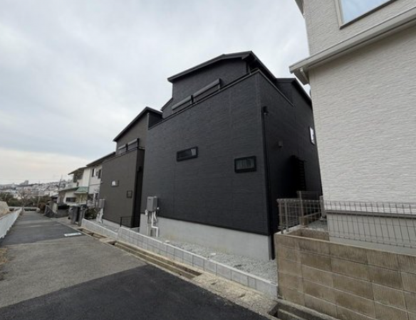神戸市垂水区狩口台、新築一戸建ての前面道路を含む現地写真画像です