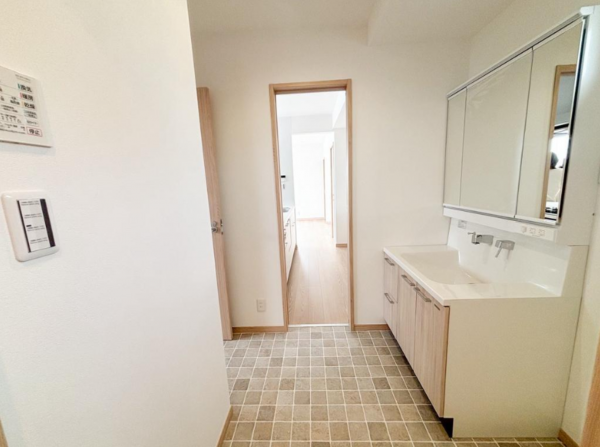 神戸市垂水区西舞子、新築一戸建ての洗面画像です