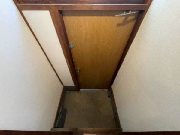 神戸市垂水区山手、収益物件/住宅の玄関画像です