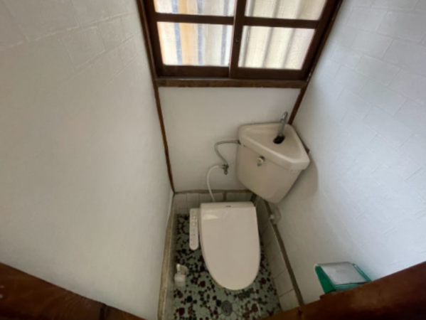 神戸市垂水区山手、収益物件/住宅のトイレ画像です