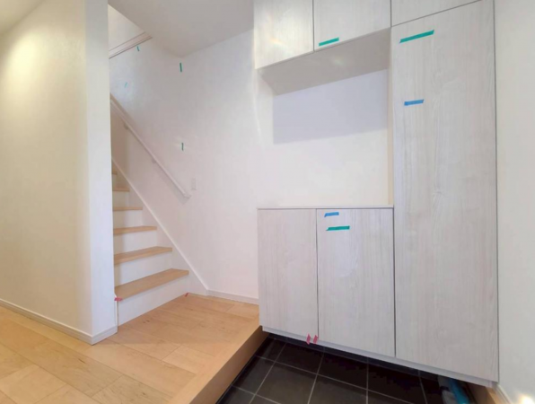 神戸市垂水区御霊町、新築一戸建ての玄関画像です