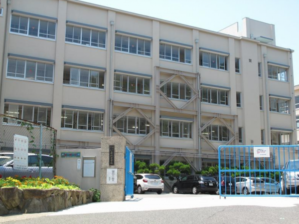 神戸市垂水区御霊町、新築一戸建ての中学校画像です