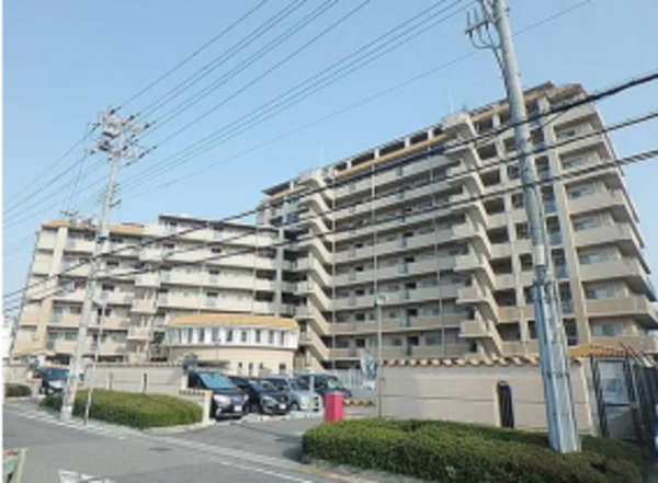 神戸市垂水区青山台、マンションの外観画像です