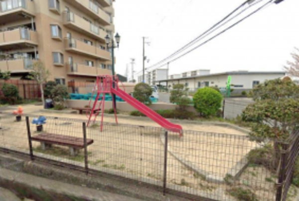 神戸市垂水区青山台、マンションの公園画像です