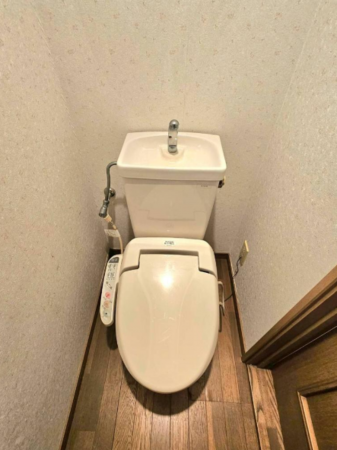 神戸市垂水区舞子坂、中古一戸建てのトイレ画像です