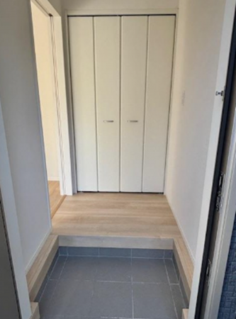 神戸市垂水区清水が丘、新築一戸建ての玄関画像です