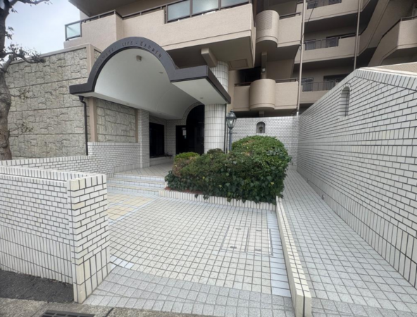 神戸市垂水区美山台、マンションのエントランス画像です