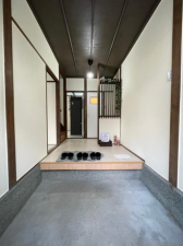 神戸市垂水区上高丸、収益物件/住宅の玄関画像です