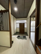 神戸市垂水区上高丸、収益物件/住宅の玄関画像です