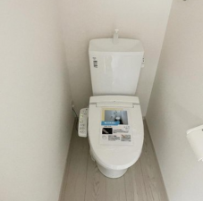 神戸市垂水区西舞子、新築一戸建てのトイレ画像です
