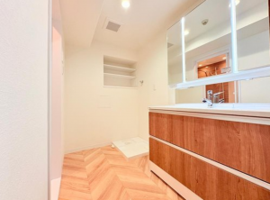 神戸市垂水区青山台、マンションの洗面画像です