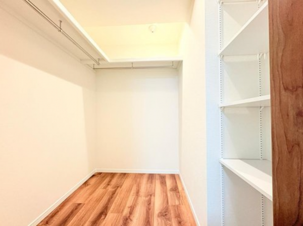 神戸市垂水区青山台、マンションの収納画像です