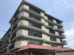 神戸市垂水区五色山、マンションの外観画像です