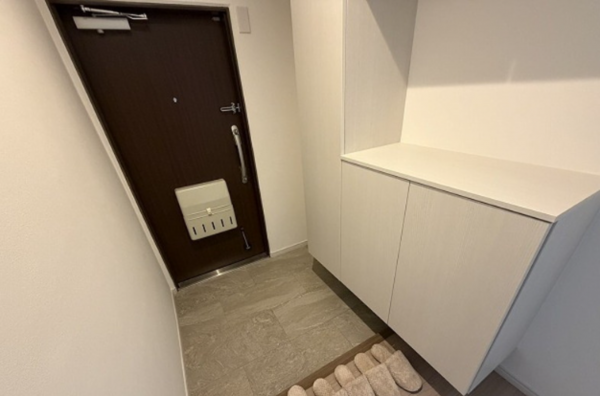 神戸市垂水区五色山、マンションの玄関画像です