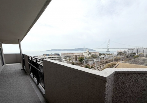 神戸市垂水区五色山、マンションのバルコニー画像です