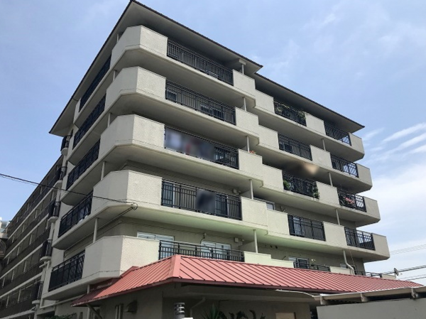 神戸市垂水区五色山、マンションの外観画像です