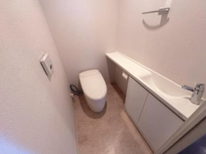 神戸市垂水区五色山、マンションのトイレ画像です