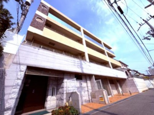神戸市垂水区五色山、マンションの外観画像です