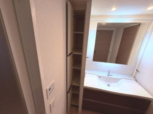 神戸市垂水区五色山、マンションの洗面画像です