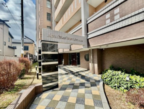 神戸市垂水区高丸、マンションのエントランス画像です