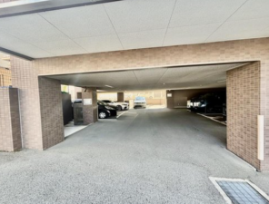 神戸市垂水区高丸、マンションの駐車場画像です