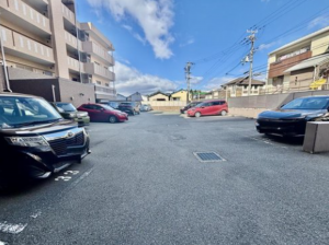 神戸市垂水区高丸、マンションの駐車場画像です