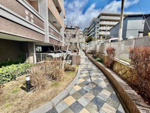 神戸市垂水区高丸、マンションのエントランス画像です