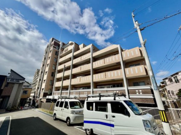 神戸市垂水区高丸、マンションの外観画像です