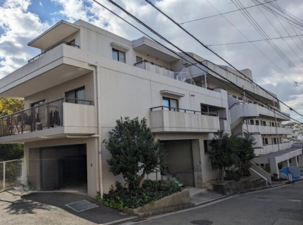 神戸市垂水区東垂水、収益物件/マンションの外観画像です