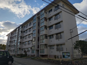 神戸市垂水区狩口台、マンションの外観画像です