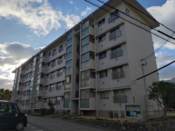 神戸市垂水区狩口台、マンションの外観画像です