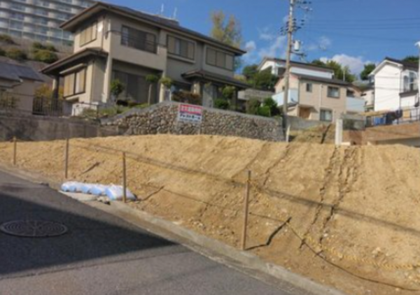 神戸市垂水区高丸、土地の前面道路を含む現地写真画像です