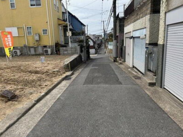 神戸市垂水区西舞子、土地の前面道路を含む現地写真画像です