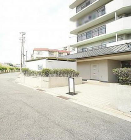 神戸市垂水区五色山、マンションの外観画像です