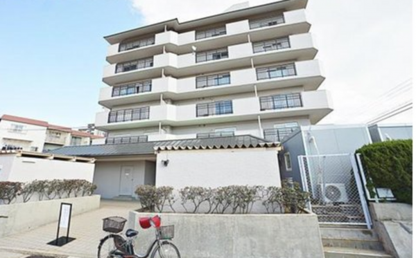 神戸市垂水区五色山、マンションの外観画像です