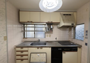 神戸市垂水区舞子坂、中古一戸建てのキッチン画像です