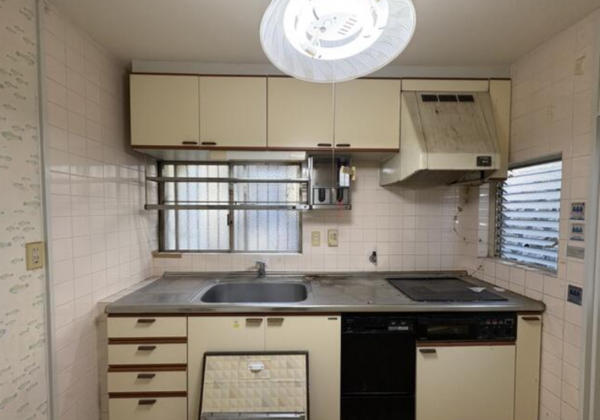 神戸市垂水区舞子坂、中古一戸建てのキッチン画像です