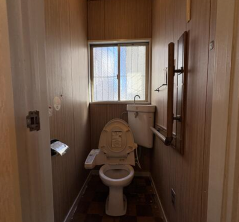 神戸市垂水区舞子坂、中古一戸建てのトイレ画像です