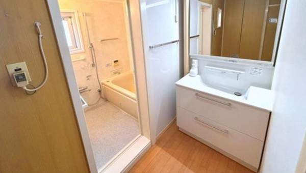 神戸市垂水区高丸、マンションの洗面画像です