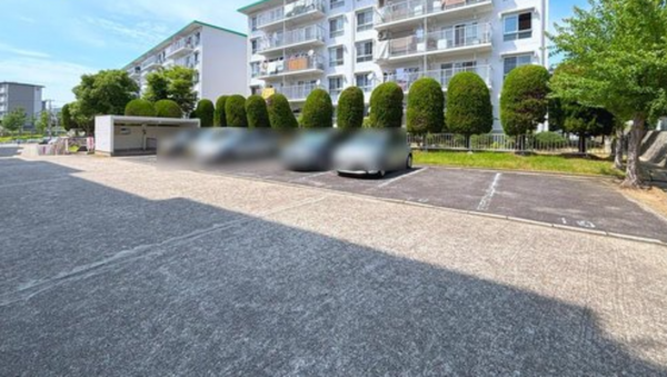 神戸市垂水区高丸、マンションの駐車場画像です