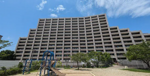 神戸市垂水区青山台、マンションの外観画像です