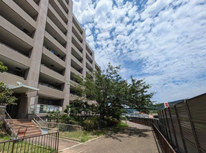 神戸市垂水区青山台、マンションの外観画像です