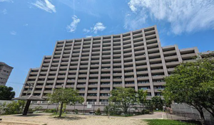 神戸市垂水区青山台、マンションの外観画像です