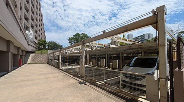 神戸市垂水区青山台、マンションの駐車場画像です