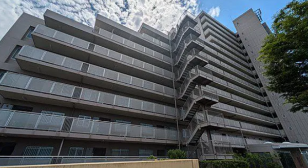 神戸市垂水区青山台、マンションの外観画像です