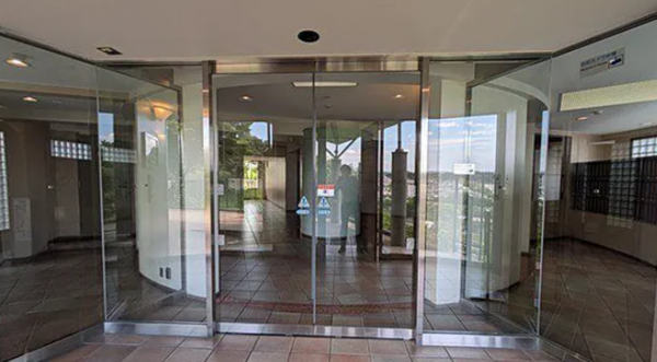 神戸市垂水区青山台、マンションのエントランス画像です