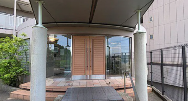 神戸市垂水区青山台、マンションのエントランス画像です